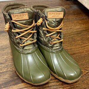 Sperry Top-Sider Green Saltwater Shiny Quilted Duck Boot, Size 6